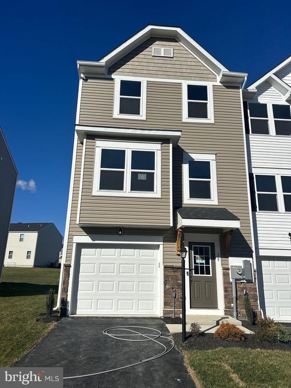 29 TROTTING RD, Inwood, WV 25428