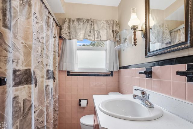 804 N Vermont Avenue, Royal Oak, MI 48067
