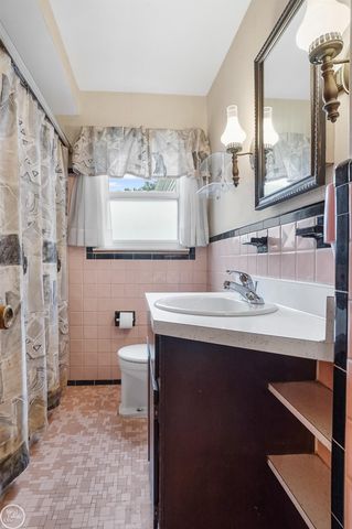 804 N Vermont Avenue, Royal Oak, MI 48067