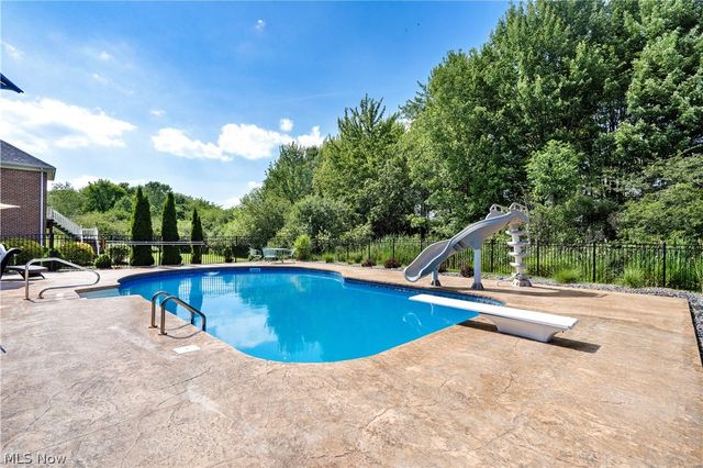 8021 Grayson Drive, Canfield, OH 44406