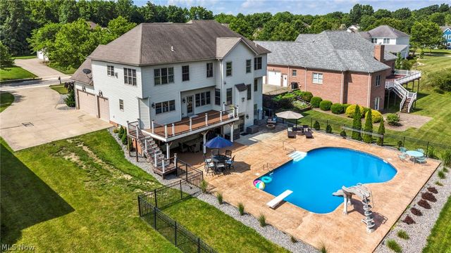 8021 Grayson Drive, Canfield, OH 44406