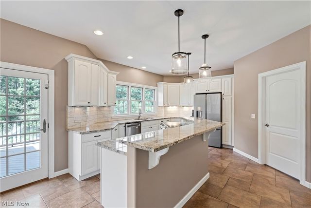 8021 Grayson Drive, Canfield, OH 44406