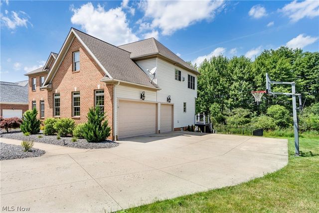 8021 Grayson Drive, Canfield, OH 44406