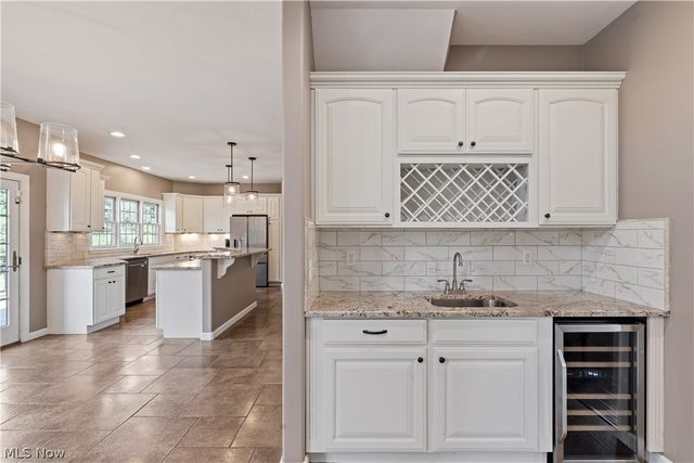 8021 Grayson Drive, Canfield, OH 44406