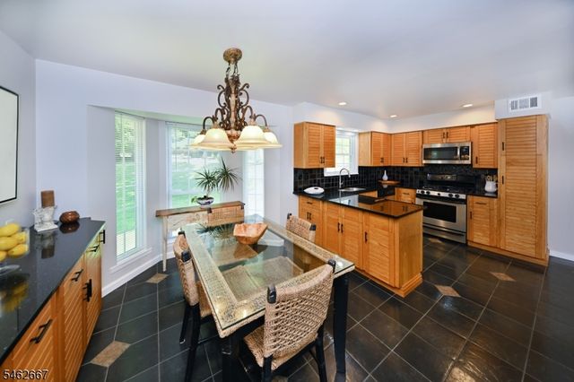 2 Pueblo Cir, Wayne Twp., NJ 07470