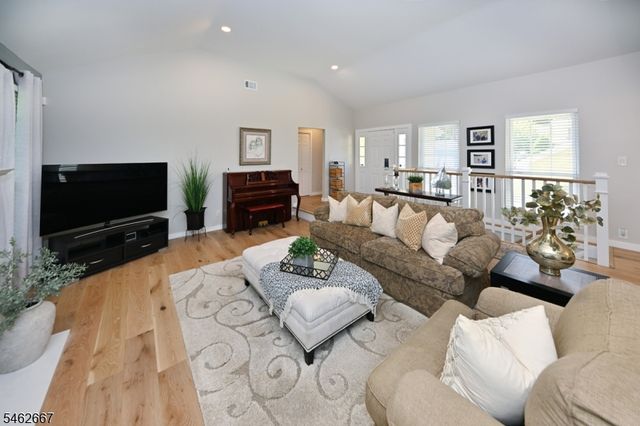 2 Pueblo Cir, Wayne Twp., NJ 07470