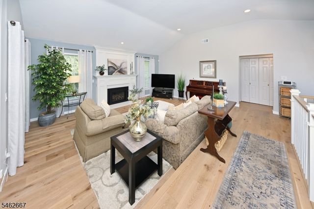 2 Pueblo Cir, Wayne Twp., NJ 07470