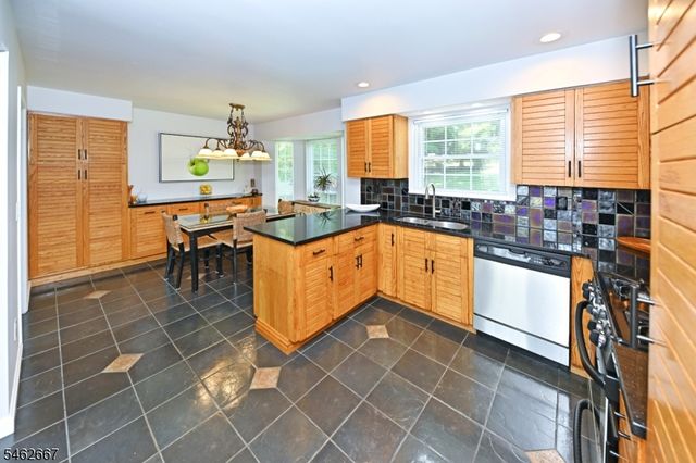 2 Pueblo Cir, Wayne Twp., NJ 07470