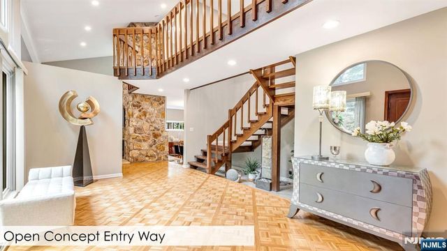 108 Buckhaven Hill, Upper Saddle River, NJ 07458
