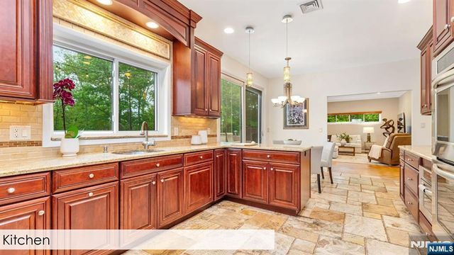 108 Buckhaven Hill, Upper Saddle River, NJ 07458