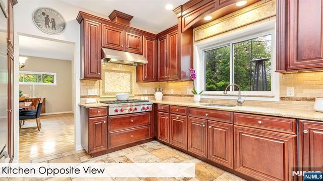 108 Buckhaven Hill, Upper Saddle River, NJ 07458
