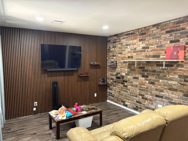 7122 Sharpcrest Street, Houston, TX 77074