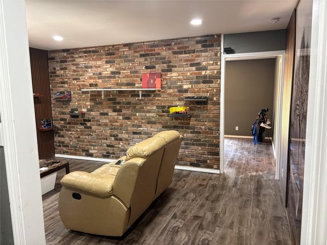 7122 Sharpcrest Street, Houston, TX 77074