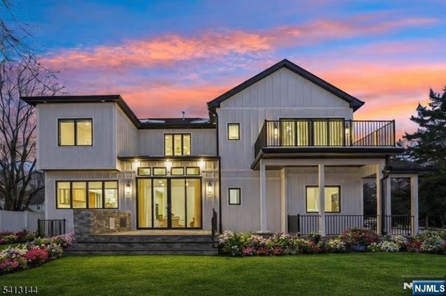 39 Billingsley Drive, Livingston, NJ 07039