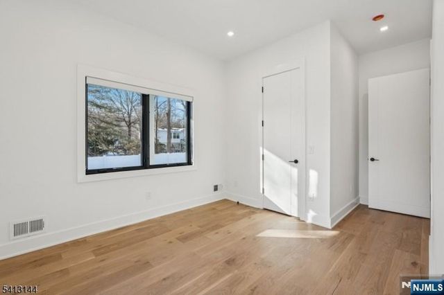 39 Billingsley Drive, Livingston, NJ 07039