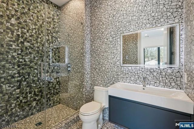 39 Billingsley Drive, Livingston, NJ 07039