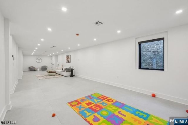 39 Billingsley Drive, Livingston, NJ 07039