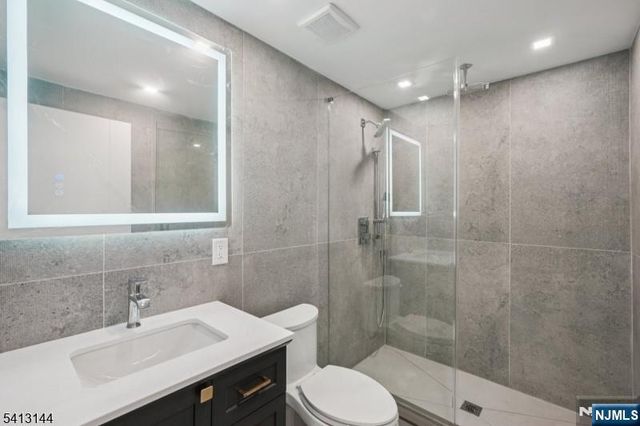 39 Billingsley Drive, Livingston, NJ 07039