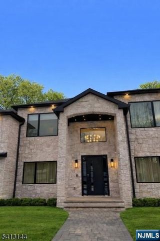39 Billingsley Drive, Livingston, NJ 07039