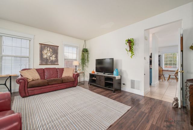 908 S Arlington Drive, Round Lake, IL 60073