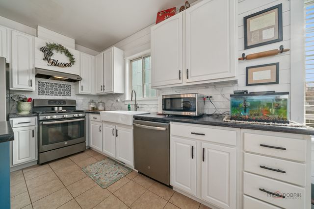 908 S Arlington Drive, Round Lake, IL 60073