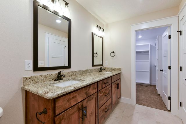 1508 W Ragweed Ct Court, Ozark, MO 65721