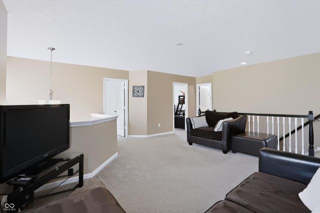 15710 Chapel Park Drive E, Noblesville, IN 46060