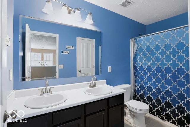15710 Chapel Park Drive E, Noblesville, IN 46060