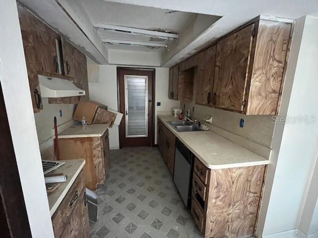 Image 5 of property listing at 5616 GOLDEN NUGGET DRIVE, Holiday, FL 34690