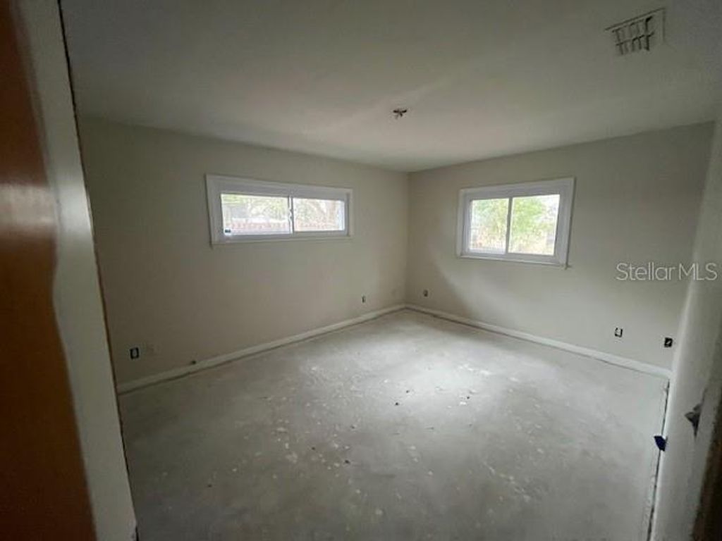 Image 8 of property listing at 5616 GOLDEN NUGGET DRIVE, Holiday, FL 34690