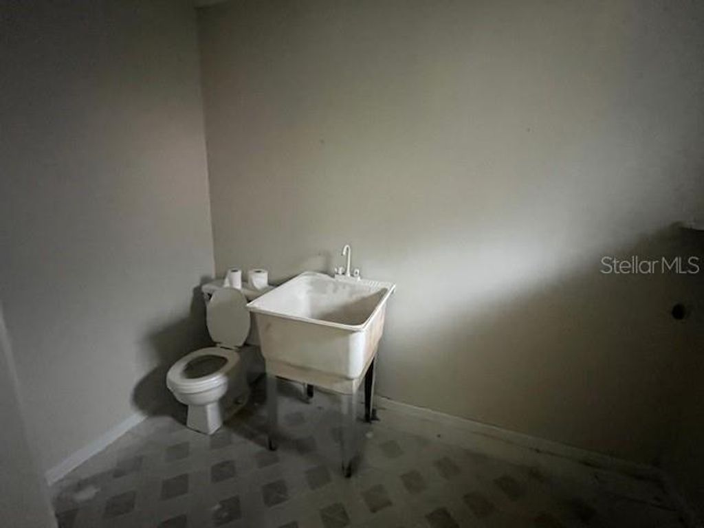 Image 10 of property listing at 5616 GOLDEN NUGGET DRIVE, Holiday, FL 34690