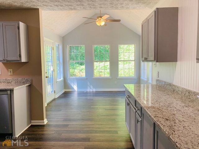 30 Standing Rock Road, Senoia, GA 30276