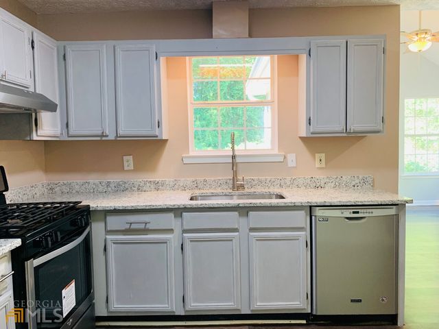 30 Standing Rock Road, Senoia, GA 30276