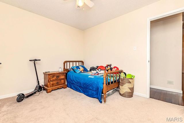4477 Roadside Lane, St Louis, MO 63128
