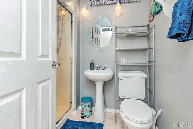 4477 Roadside Lane, St Louis, MO 63128