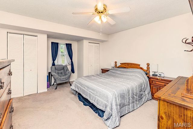 4477 Roadside Lane, St Louis, MO 63128