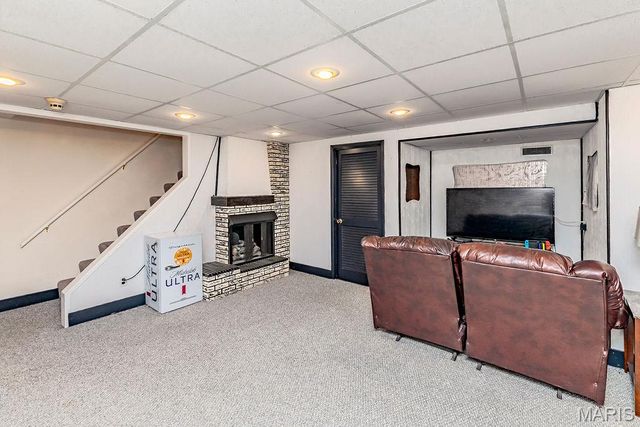 4477 Roadside Lane, St Louis, MO 63128