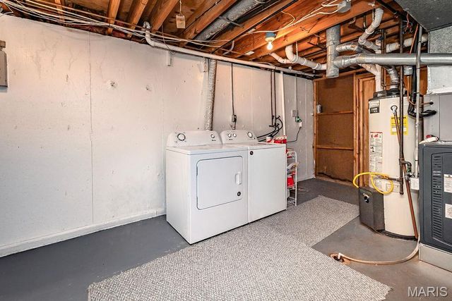 4477 Roadside Lane, St Louis, MO 63128
