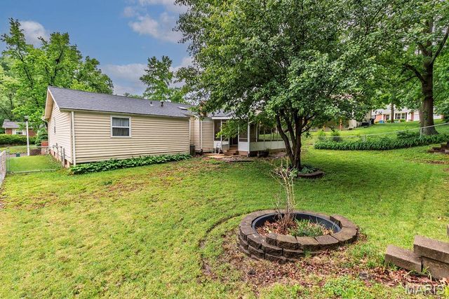 4477 Roadside Lane, St Louis, MO 63128