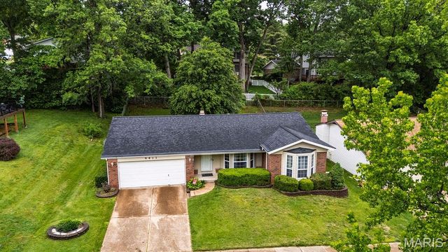 4477 Roadside Lane, St Louis, MO 63128