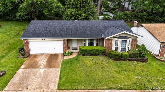 4477 Roadside Lane, St Louis, MO 63128
