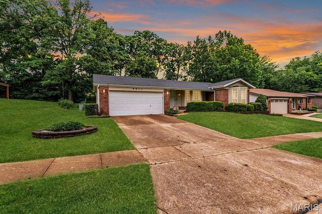 4477 Roadside Lane, St Louis, MO 63128