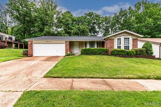 4477 Roadside Lane, St Louis, MO 63128
