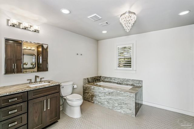 2040 Scenic Hwy, Pensacola, FL 32503