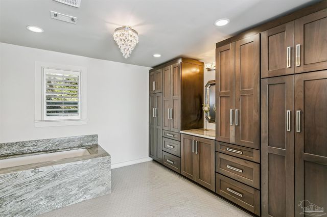 2040 Scenic Hwy, Pensacola, FL 32503