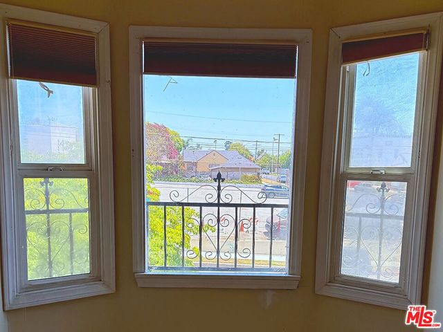 1295 S Cochran Avenue, Los Angeles, CA 90019