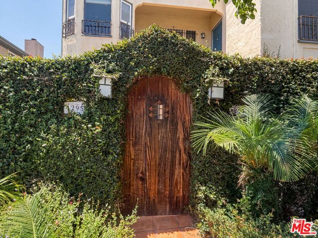 1295 S Cochran Avenue, Los Angeles, CA 90019