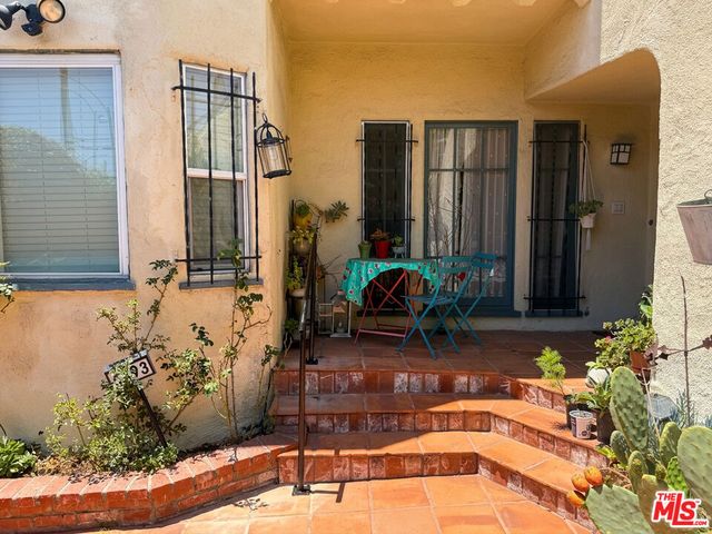1295 S Cochran Avenue, Los Angeles, CA 90019