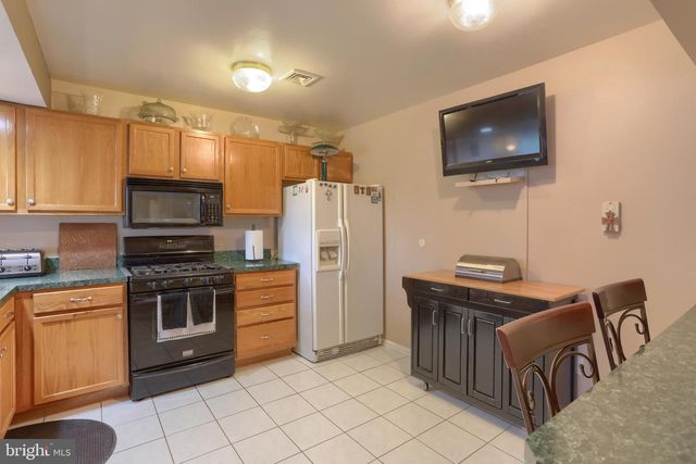 5790 HIDDEN LAKE DR, Harrisburg, PA 17111
