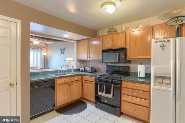 5790 HIDDEN LAKE DR, Harrisburg, PA 17111